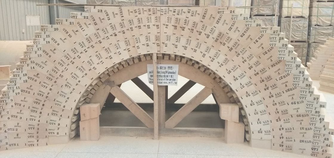 उच्च एल्यूमिना एंडालस्टी आधारित ईंट प्रतिरोध उच्च तापमान और उच्च तापमान स्टोव, भट्टों में सफेदी अस्तर के रूप में उपयोग किया जाता है